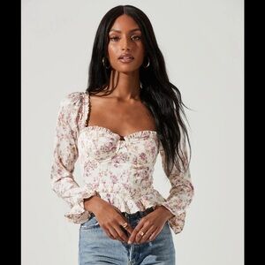 ASTR Long Sleeve Sweetheart Cinch Bust Floral Top (S) NWT